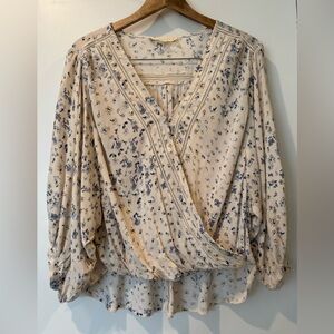 Lovestitch cream & floral printed blouse with wide flowy sleeves size S NWT!